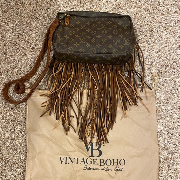 Louis Vuitton Crossbody - Picture 2 of 2